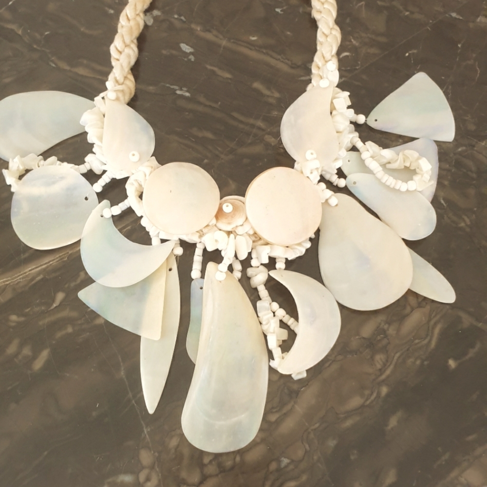 Beautiful Vintage Shell Necklace